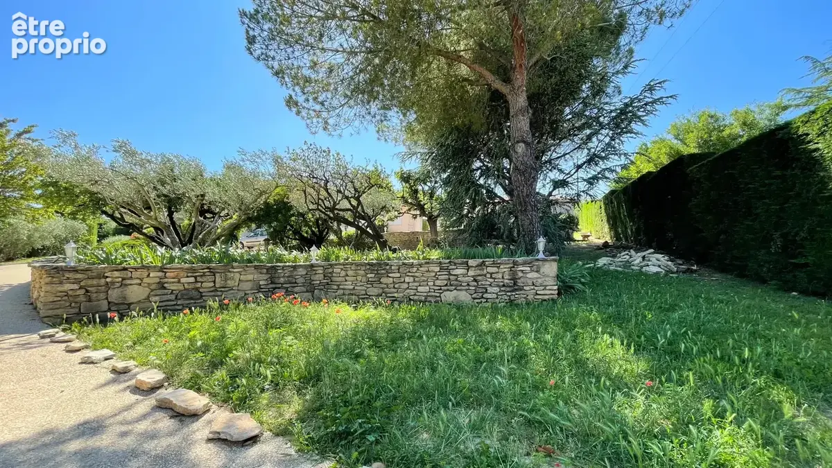 Proche Pont du Gard, villa avec parc paysager, piscine et double garage - photo 24