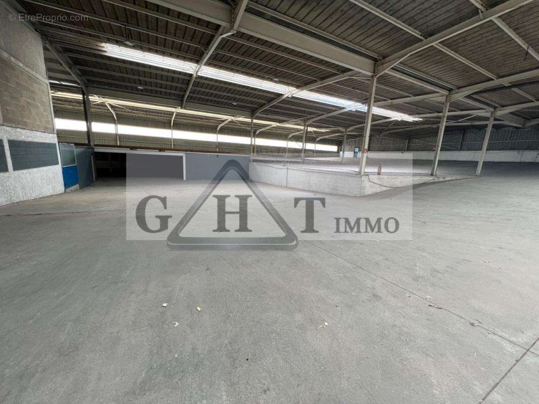 Commerce à LA VILLE-DU-BOIS