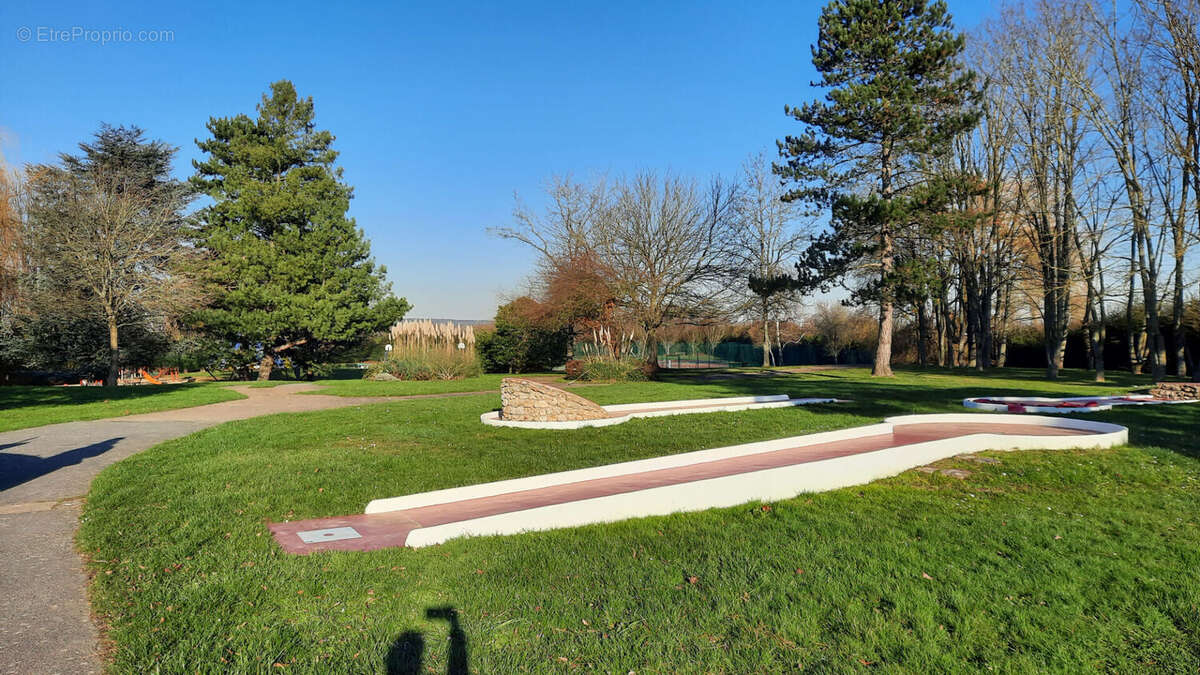 Appartement à FONTENAY-LE-FLEURY
