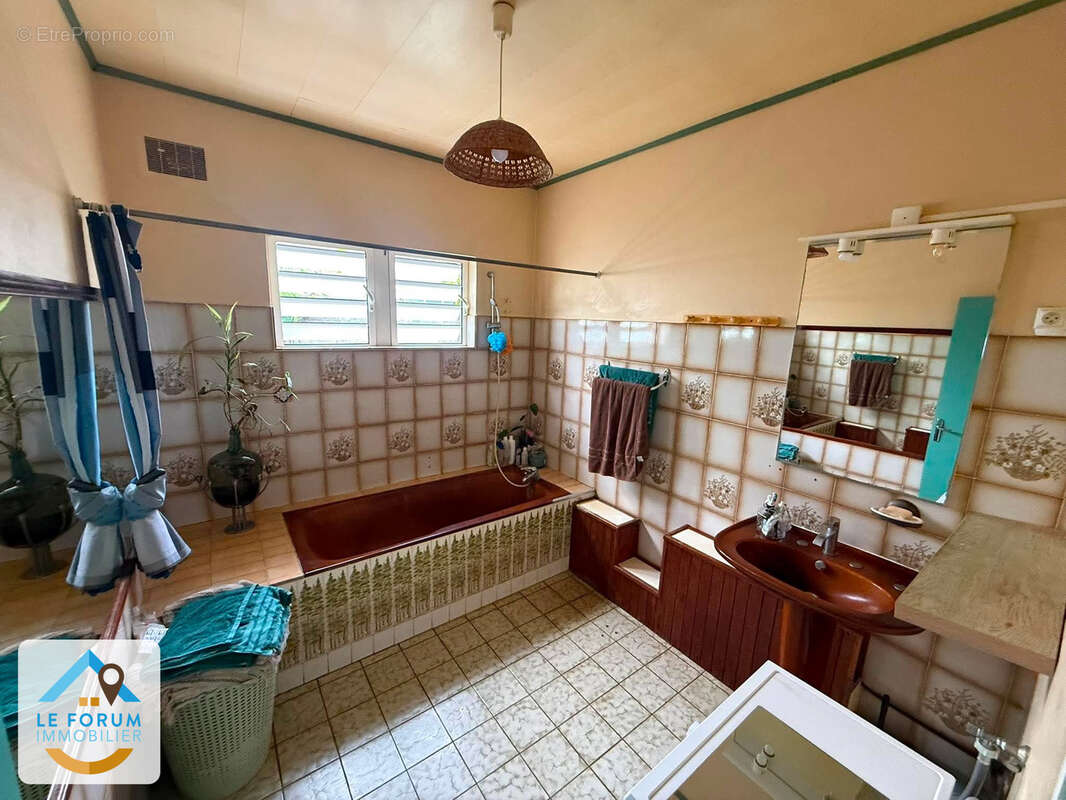 Riviere saint louis 97421 - maison familiale - possible investissement - beaux volumes - proche commodités - photo 12