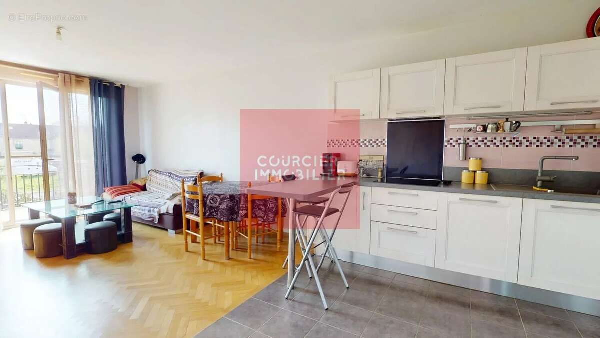 Appartement à LE MESNIL-SAINT-DENIS