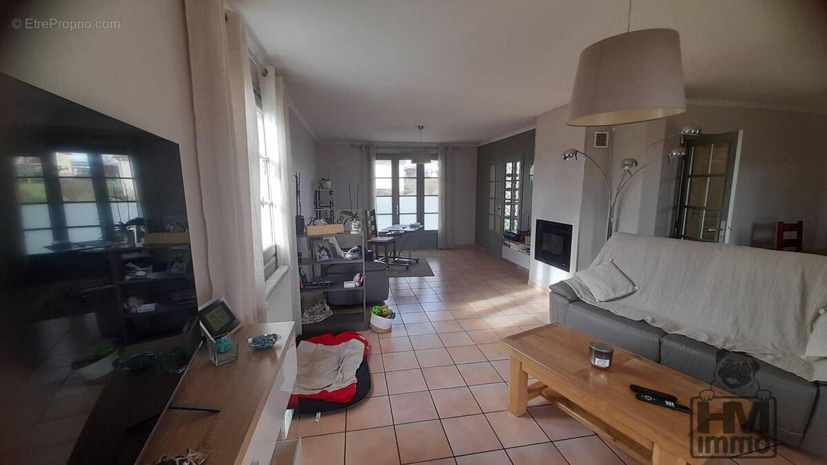 Maison à SAINT-LEONARD-DE-NOBLAT