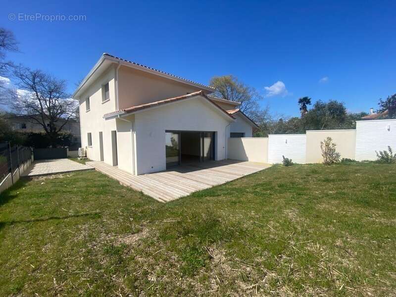 Maison à ARTIGUES-PRES-BORDEAUX