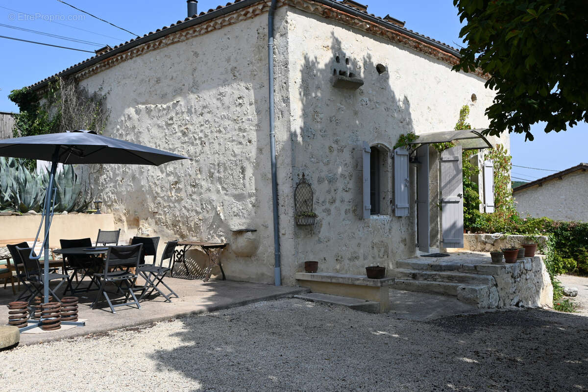 Charmante maison en pierre avec gîte et piscine - photo 3