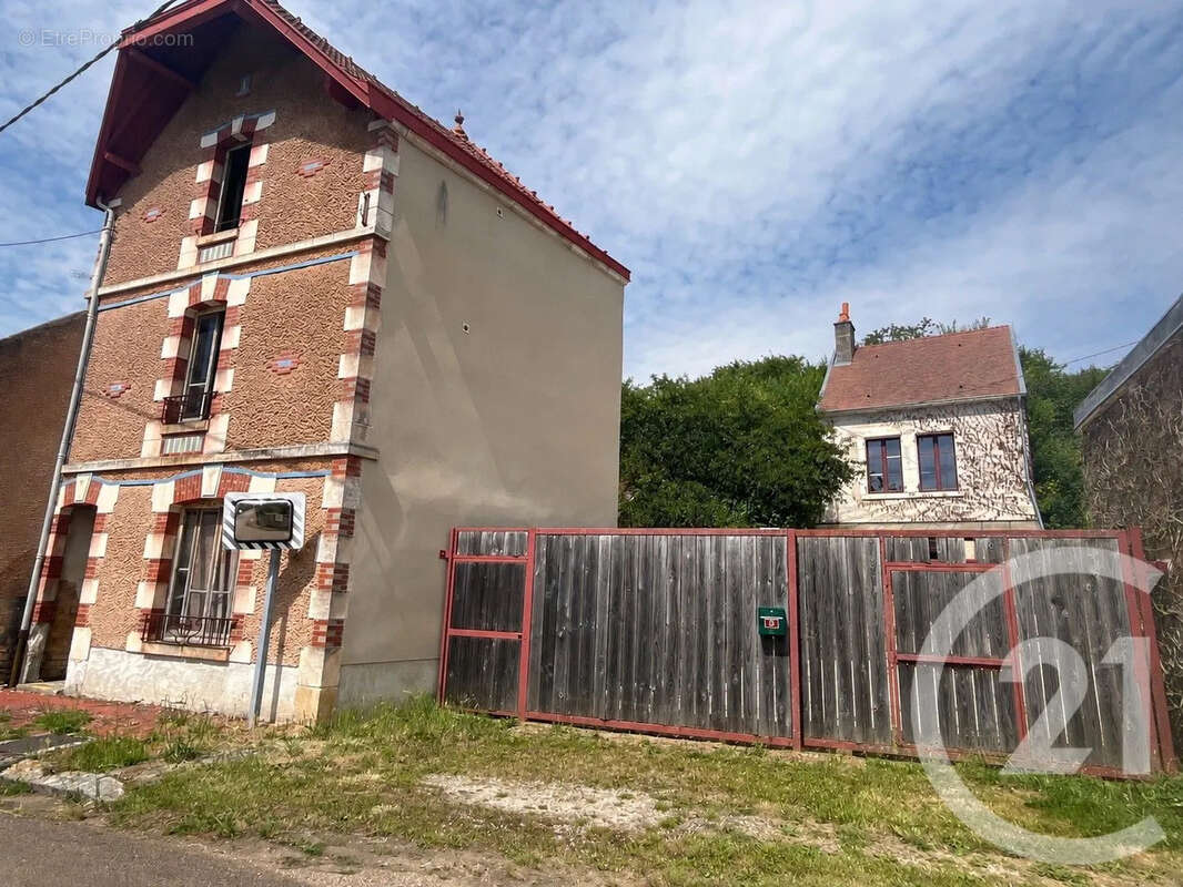 Maison à MENESTREAU