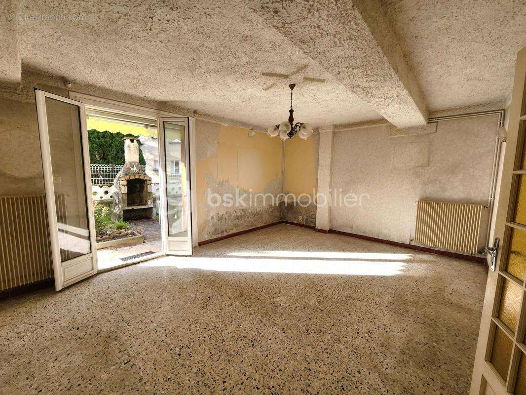 Maison à MONTELIMAR