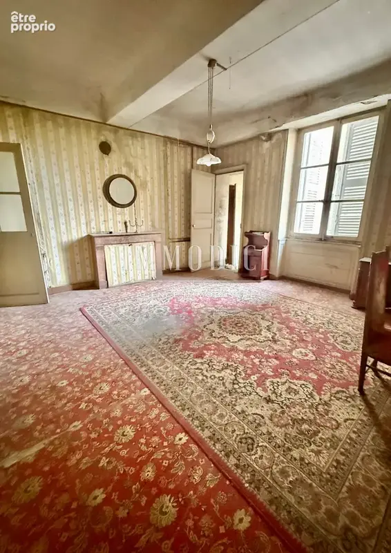 Demeure de caractère du XVIIᵉ siècle de 340 m2 avec cour et beau potentiel - photo 12