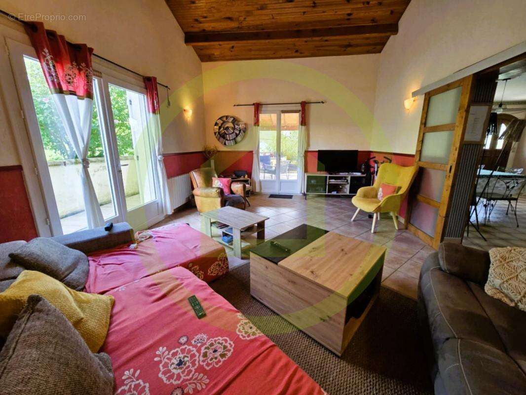 Maison à SAINT-BONNET-SUR-GIRONDE