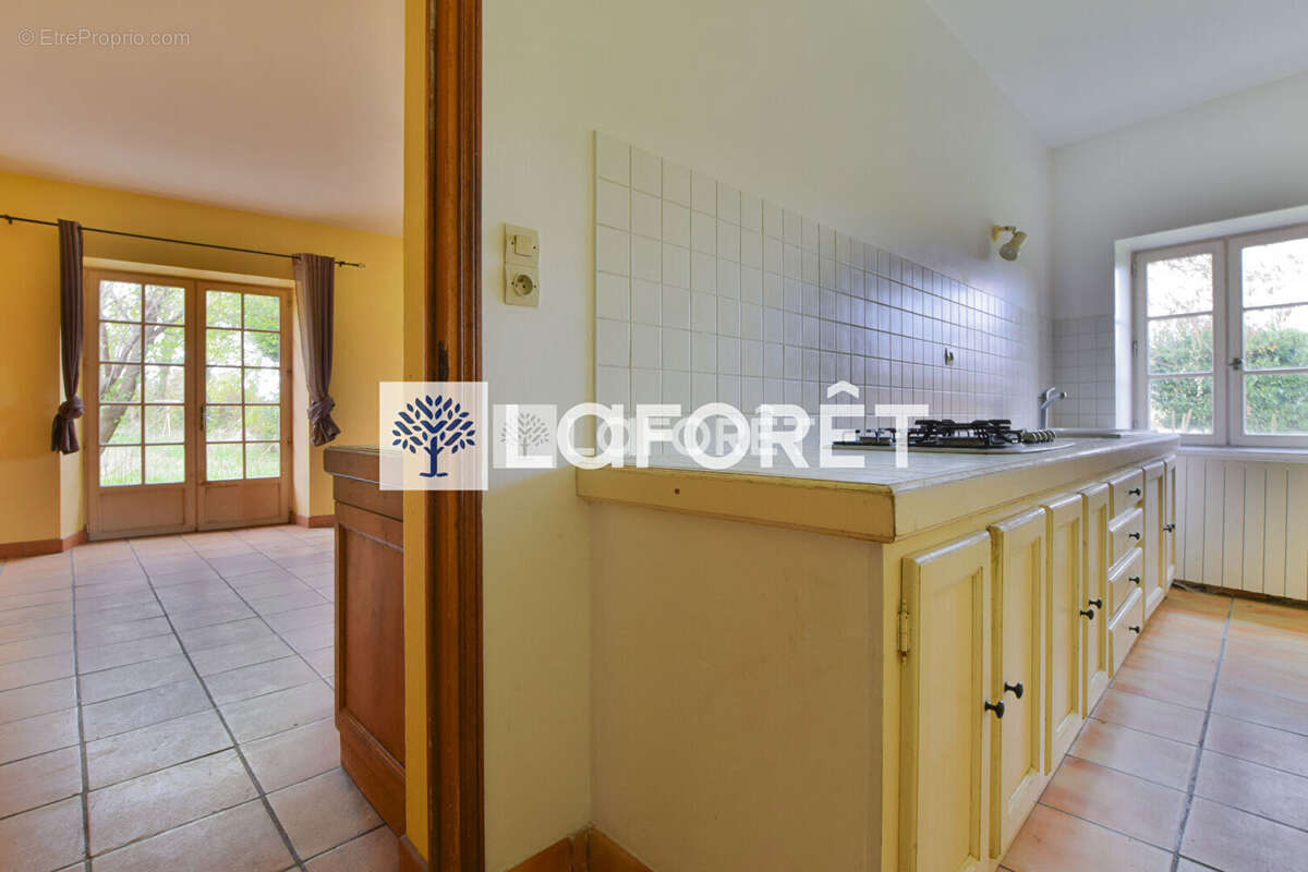 Maison à SAINT-GENIS-DE-SAINTONGE