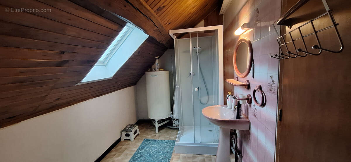 Maison à LAROCHE-SAINT-CYDROINE