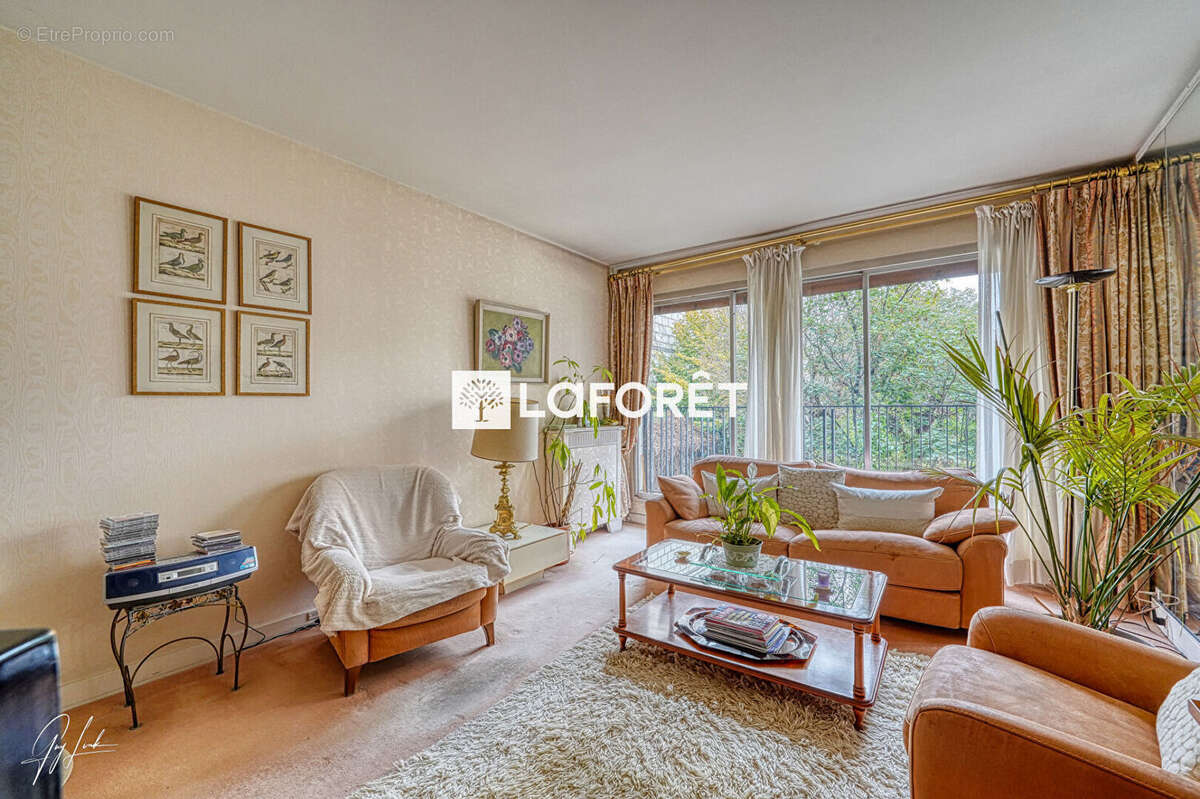 Appartement à PARIS-16E