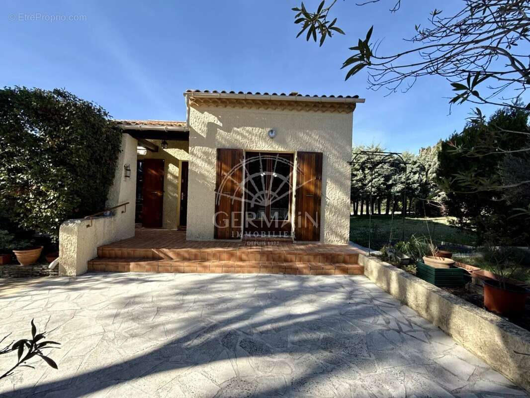 L’Isle-sur-la-Sorgue – Maison familiale avec jardin, garage et terrain piscinable - photo 2