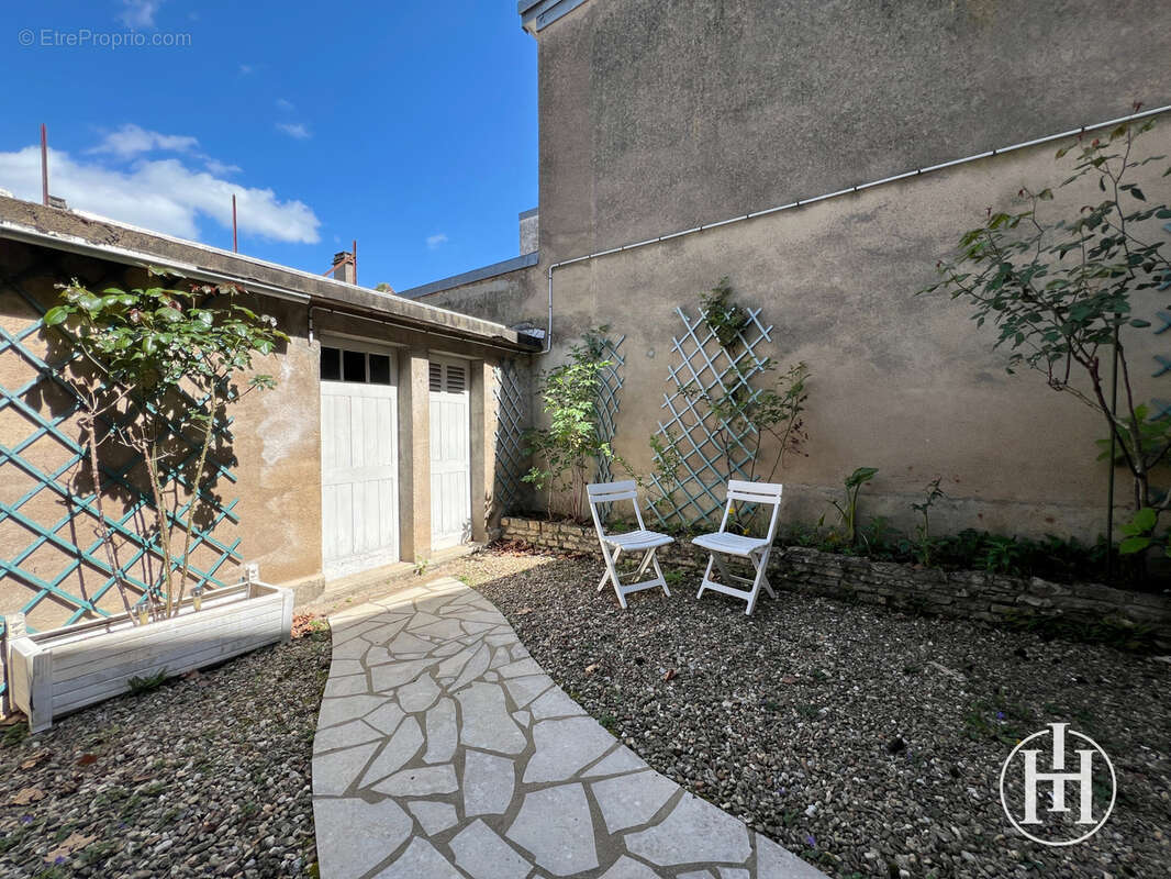 Maison à SAINT-AMAND-MONTROND