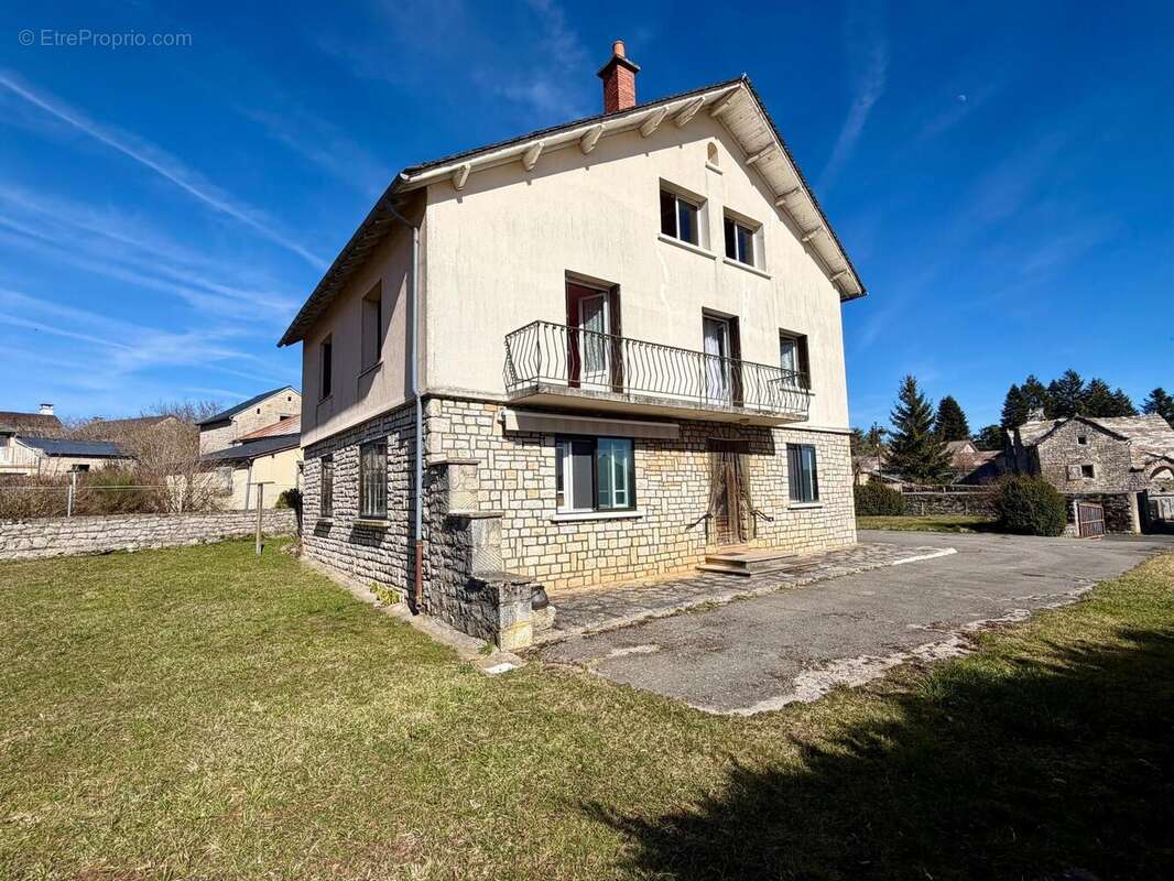 Maison 162 m² à Le Massegros  - photo 2