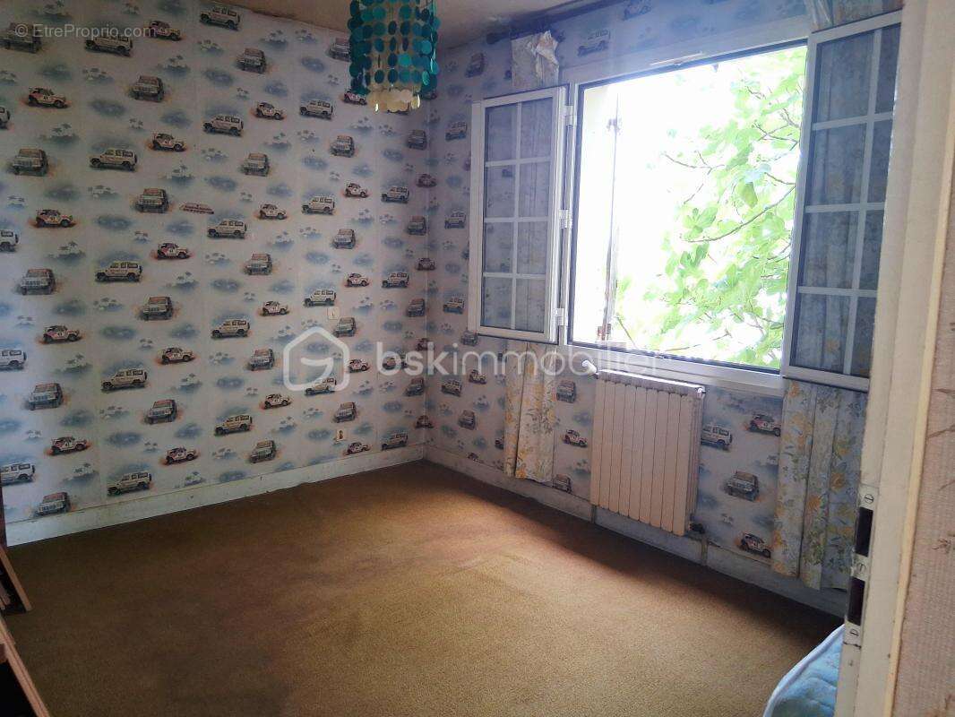 A SAISIR Maison familiale de 150 m² avec grand terrain, véranda, garage et dépendances – Environnement calme - photo 10