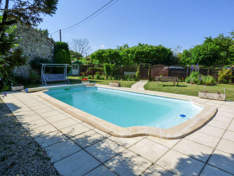 Maison à PAMPROUX