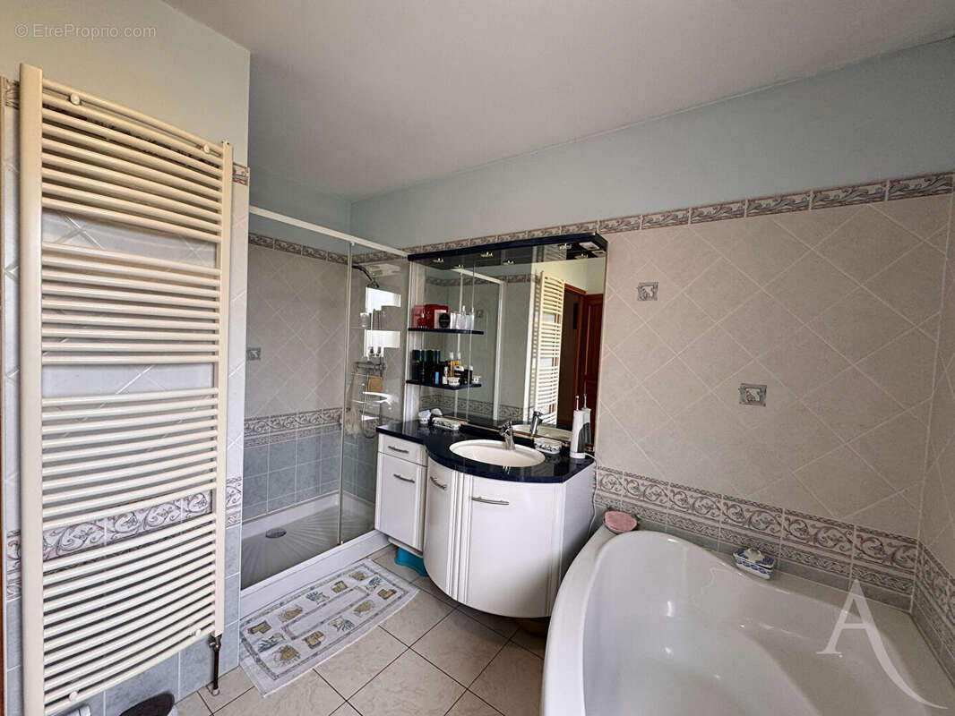 Maison à SAINS-EN-AMIENOIS