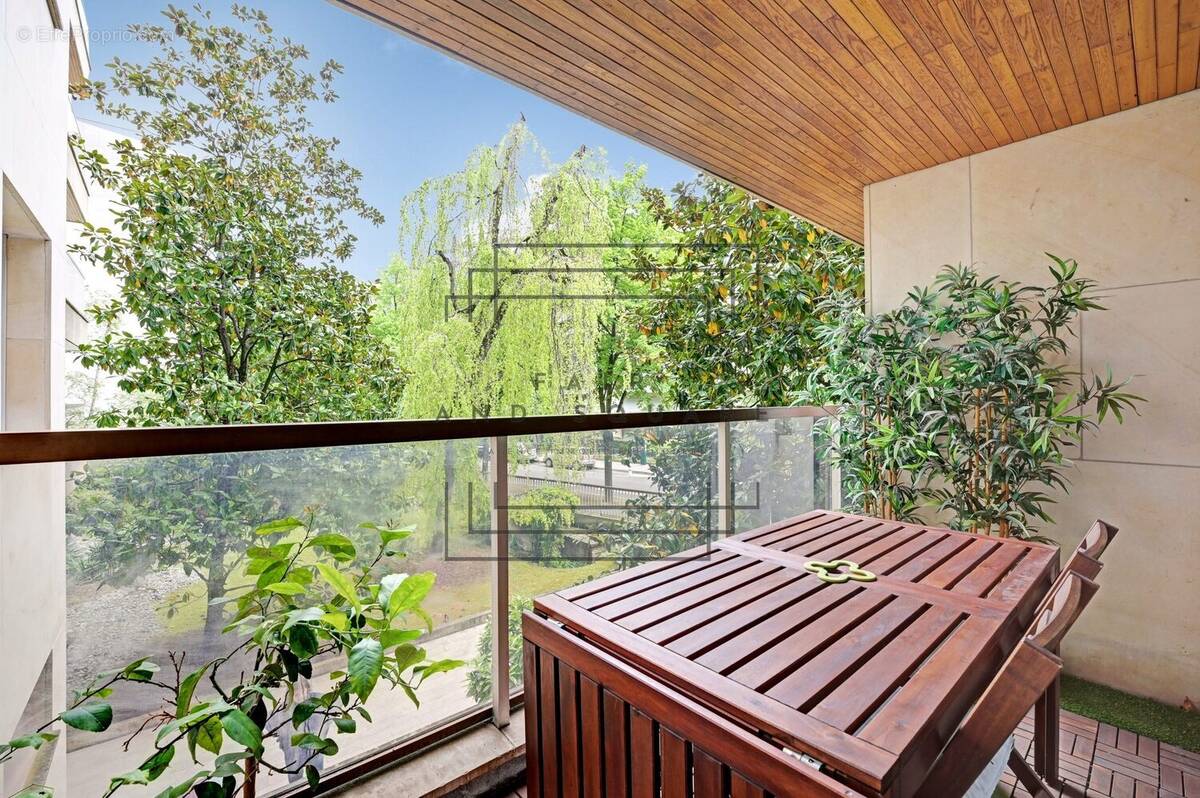 Appartement à NEUILLY-SUR-SEINE