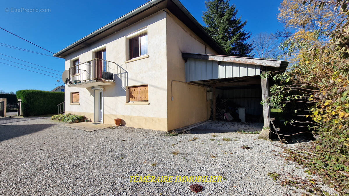 Maison à MONNET-LA-VILLE