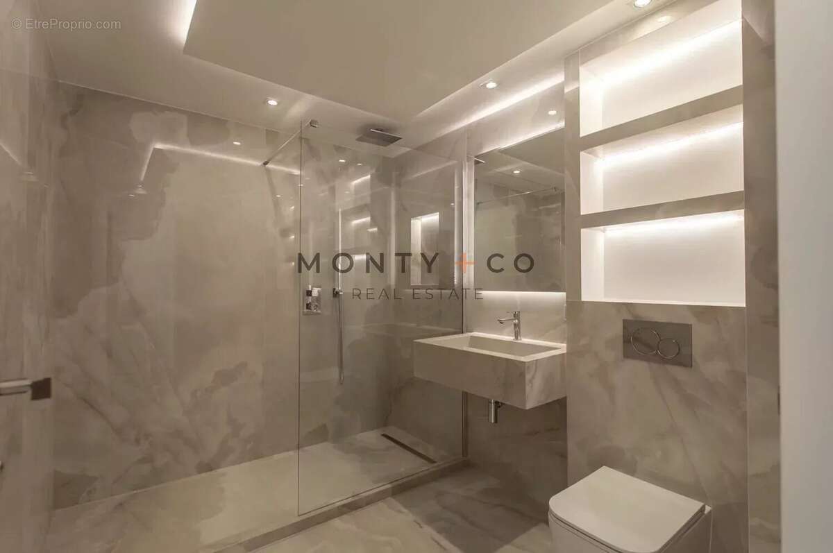 Appartement à ROQUEBRUNE-CAP-MARTIN