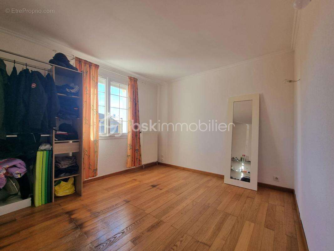 Maison à JOUY-LE-CHATEL