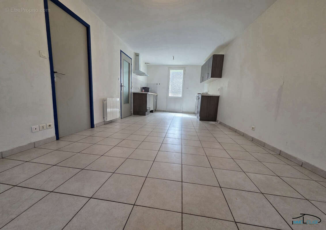 Maison à DECAZEVILLE