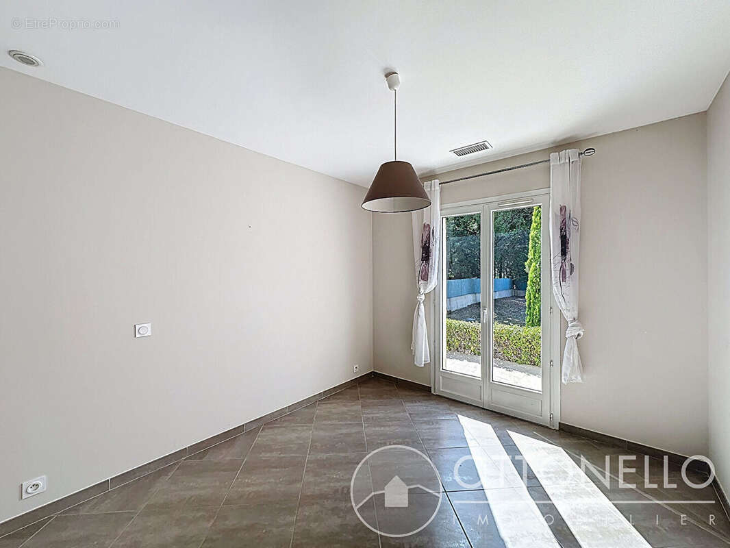 Maison à ROQUEBRUNE-SUR-ARGENS