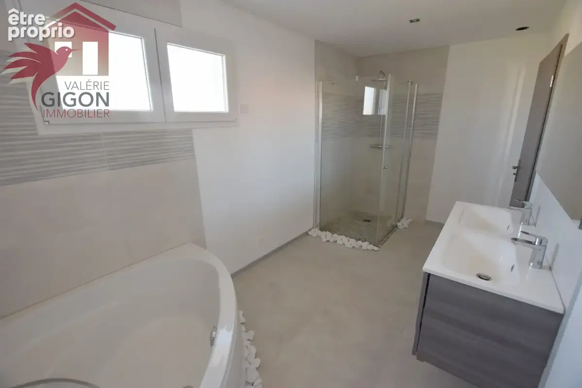 BELLE MAISON CONTEMPORAINE construite en 2018, alliant confort, modernité et fonctionnalité, beaux volumes ouv - photo 8