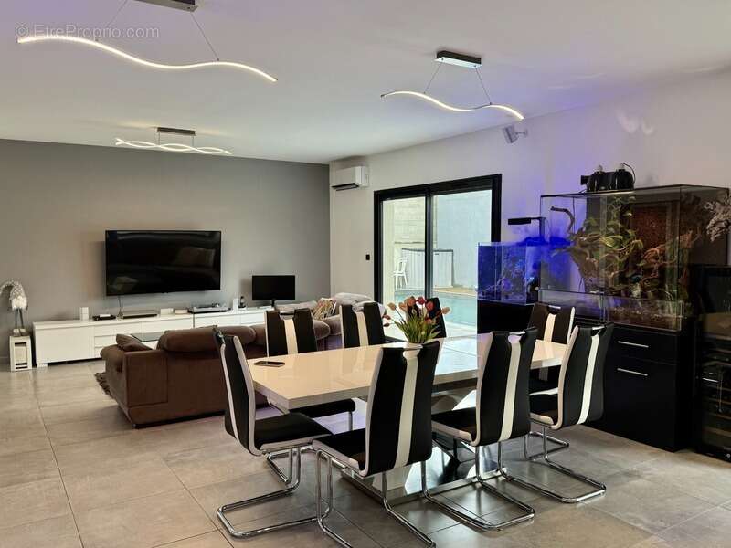 Maison à L'ISLE-SUR-LA-SORGUE