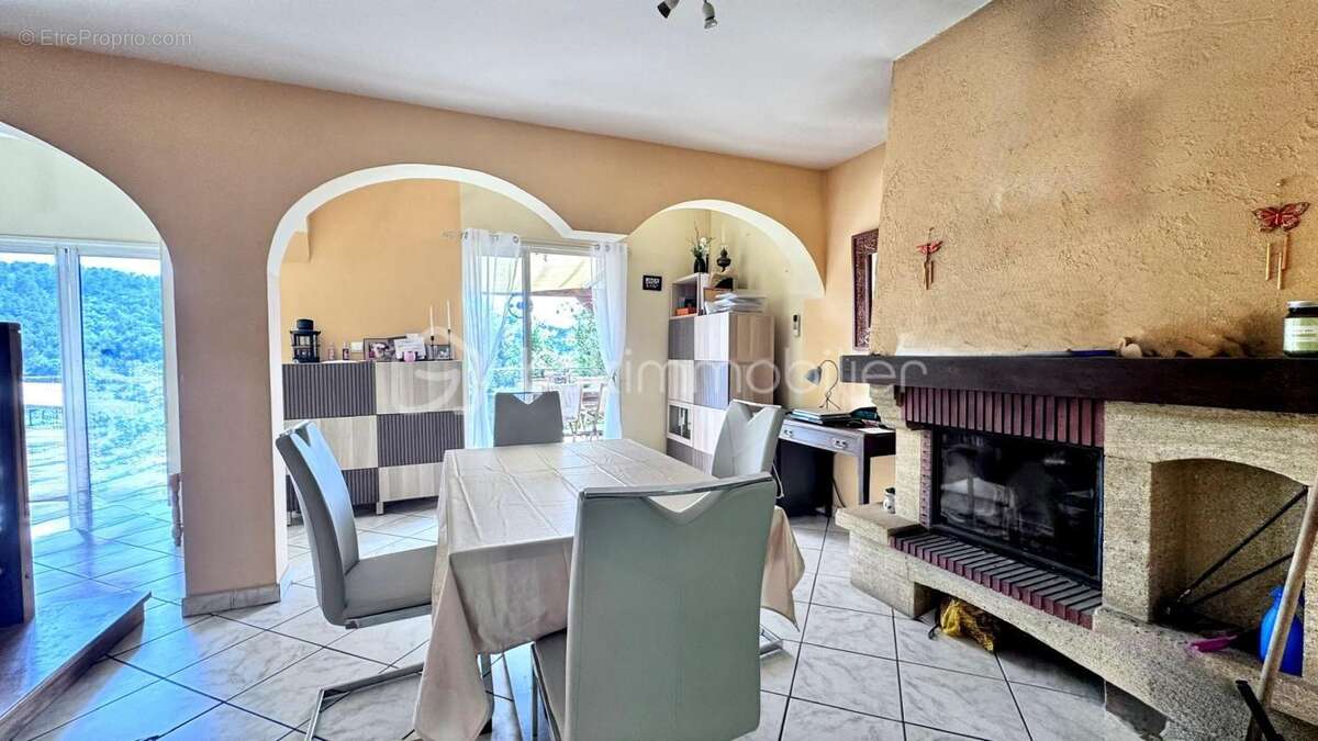 ACHAT Maison de 3 chambres avec vue panoramique sur la vallée à 83143 Le Val - photo 5