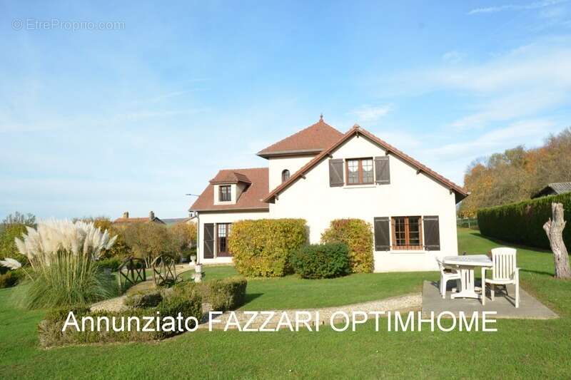 À vendre en exclusivité à Stenay, vaste maison familiale de plain-pied – 175 m² habitables – 5 chambres – terrain 1 528 m² - photo 2