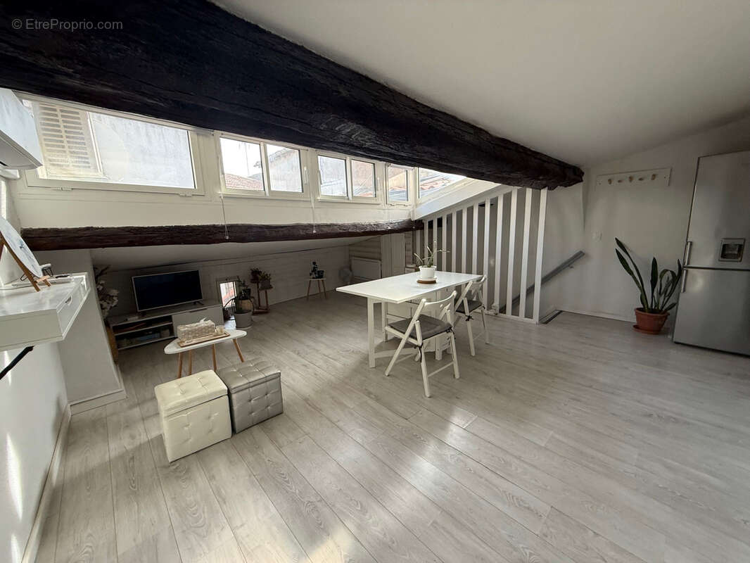 Appartement à MEZE