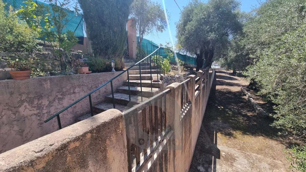 Maison à CASTELLAR
