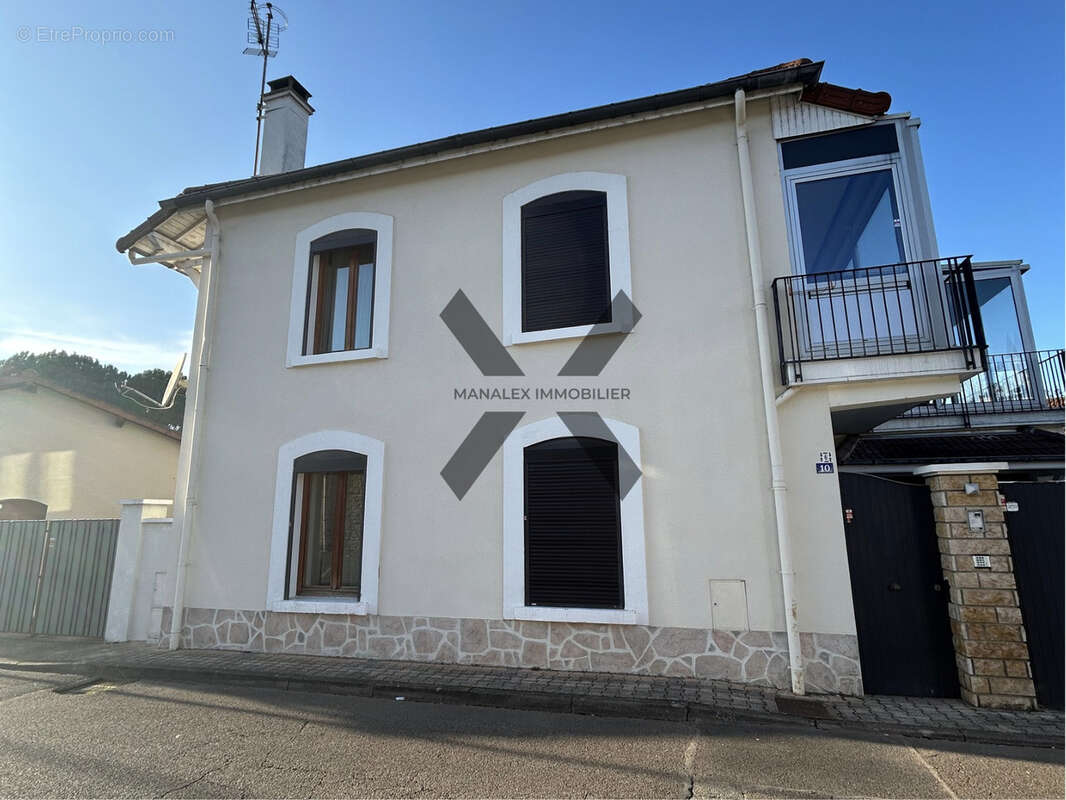 Maison à BOURG-DE-THIZY