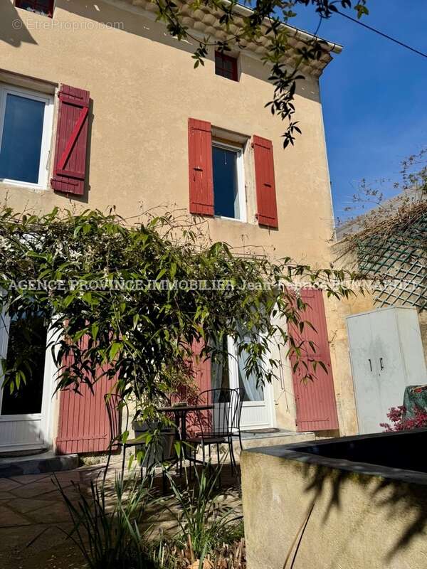 Maison à SAINTE-CECILE-LES-VIGNES