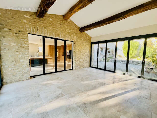 Maison à MENERBES