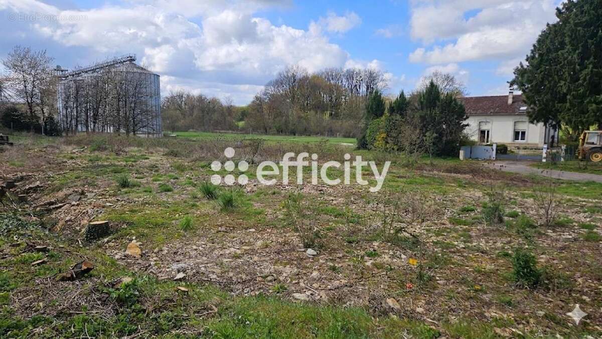 Terrain à FONTENOIS-LES-MONTBOZON