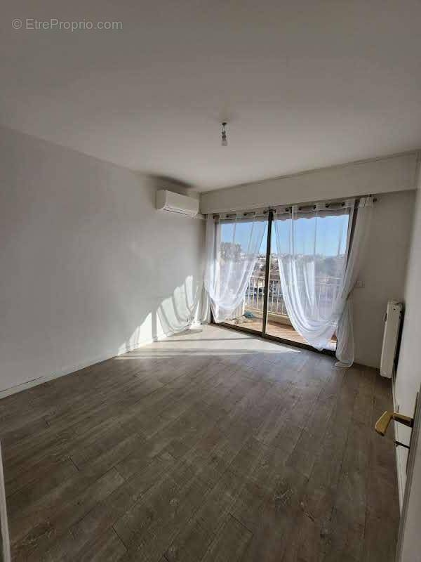   - Appartement à ANTIBES