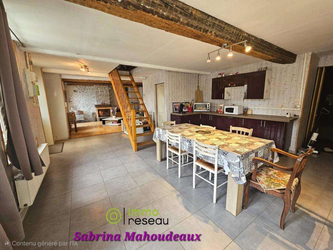 Maison à AUBENTON