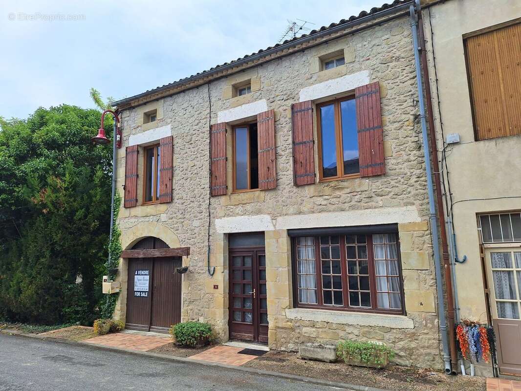 Maison à SAINT-MAURICE-DE-LESTAPEL