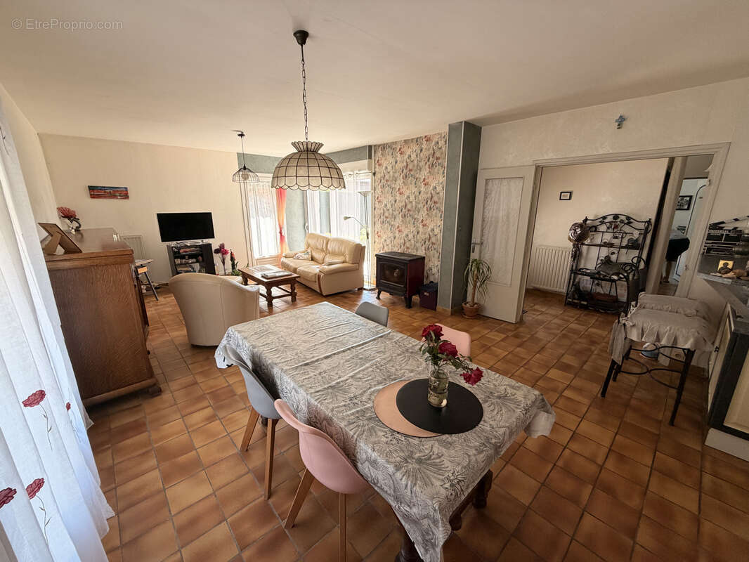 À Tully, Maison de 147m2 à vendre 260000 € - photo 4