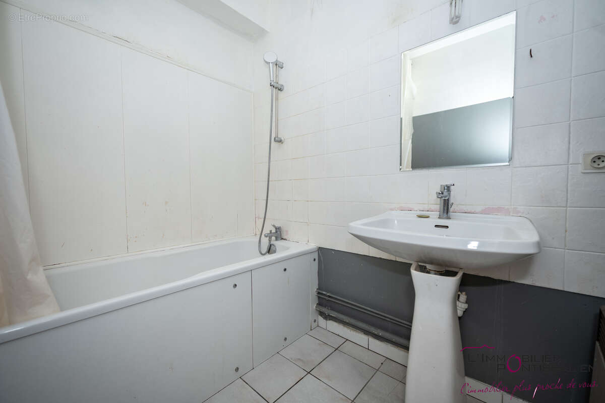 Appartement rez-de-chaussée Type 2 Rochejean centre village - photo 14