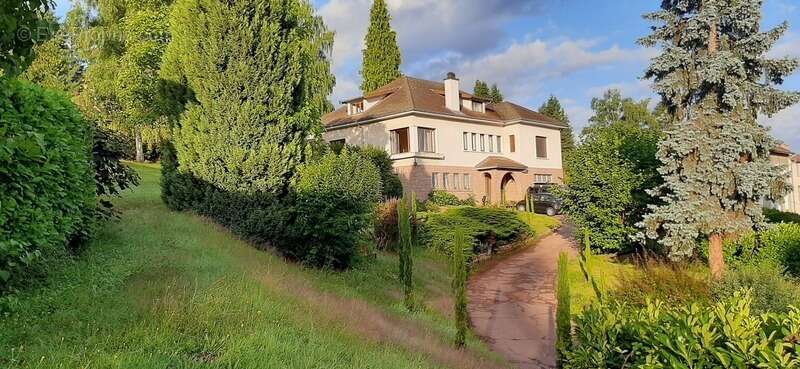 Maison à COURS-LA-VILLE