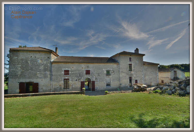 Dpt Lot et Garonne (47), à vendre proche d' AGEN Propriété P8 de 385 m² plus dépendances de 400 M2- Terrain de 25 HA - photo 23