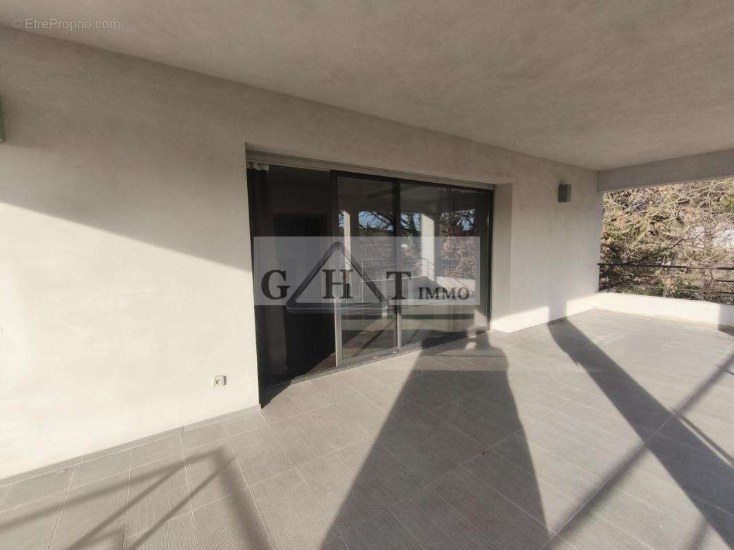 Commerce à TOURRETTES