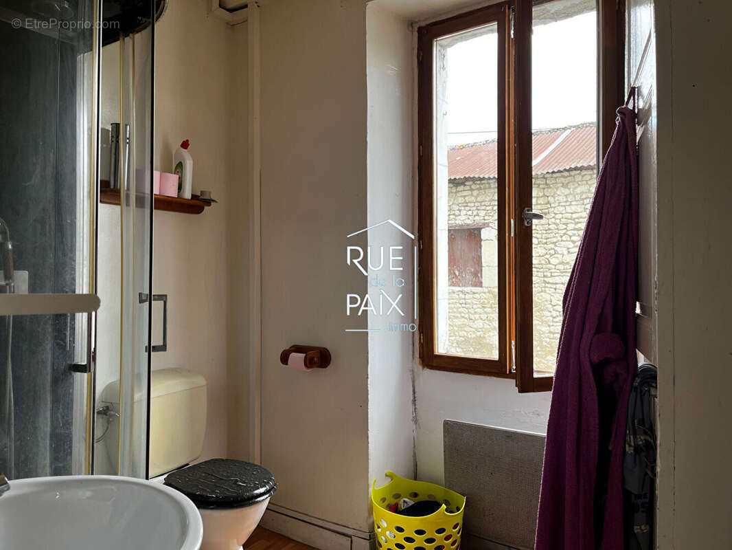 Maison à MONTS-SUR-GUESNES