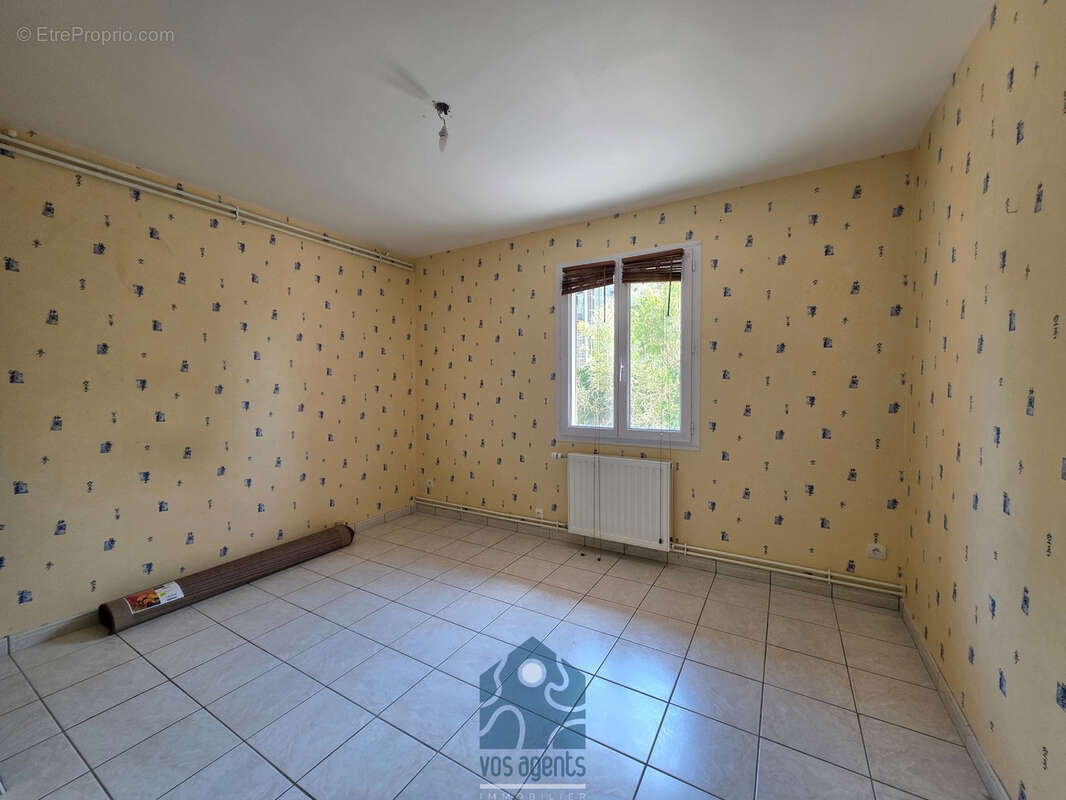 Maison de plain pied avec terrasse, garage, veranda et annexes - photo 10