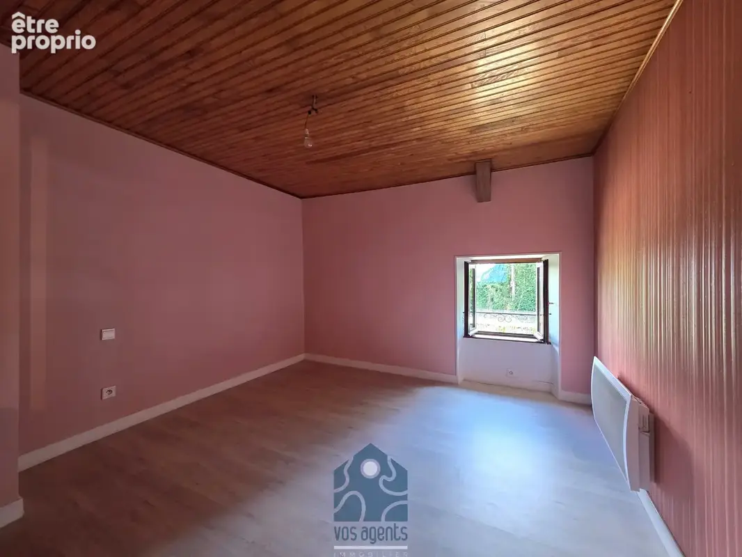 Longère huit pièces avec grange, annexes et terrain - photo 8