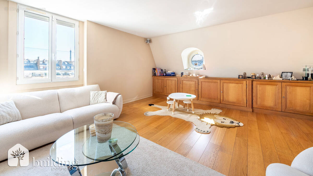 Appartement à PARIS-16E