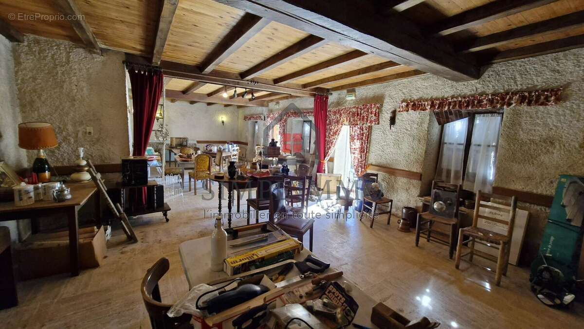 Maison à CHAMPAGNE